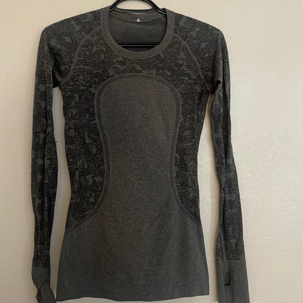 Lululemon fitted long sleeve